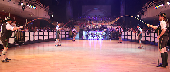 Goaslschnoitzn beim Oide Wiesn Bürgerball am 27.01.2017 im Deutschen Theater (©Foto:Martin Schmitz)